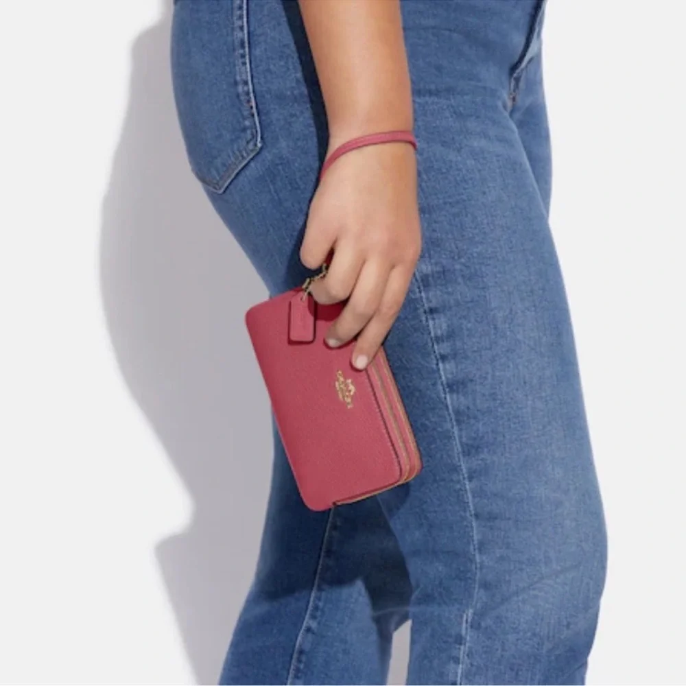 Coach Double Corner Zip Wallet Wristlet
IM/Rouge
NWT - Picture 11 of 16